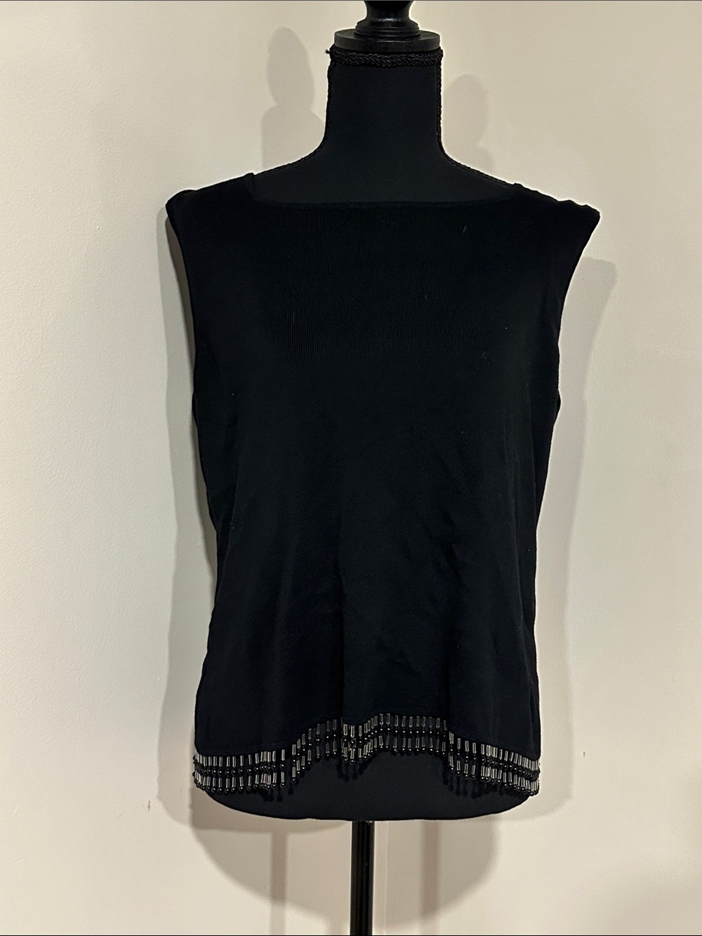 *REQUIREMENTS* Vintage Black Sleeveless Tank Top w/ Beaded Hem Size Large